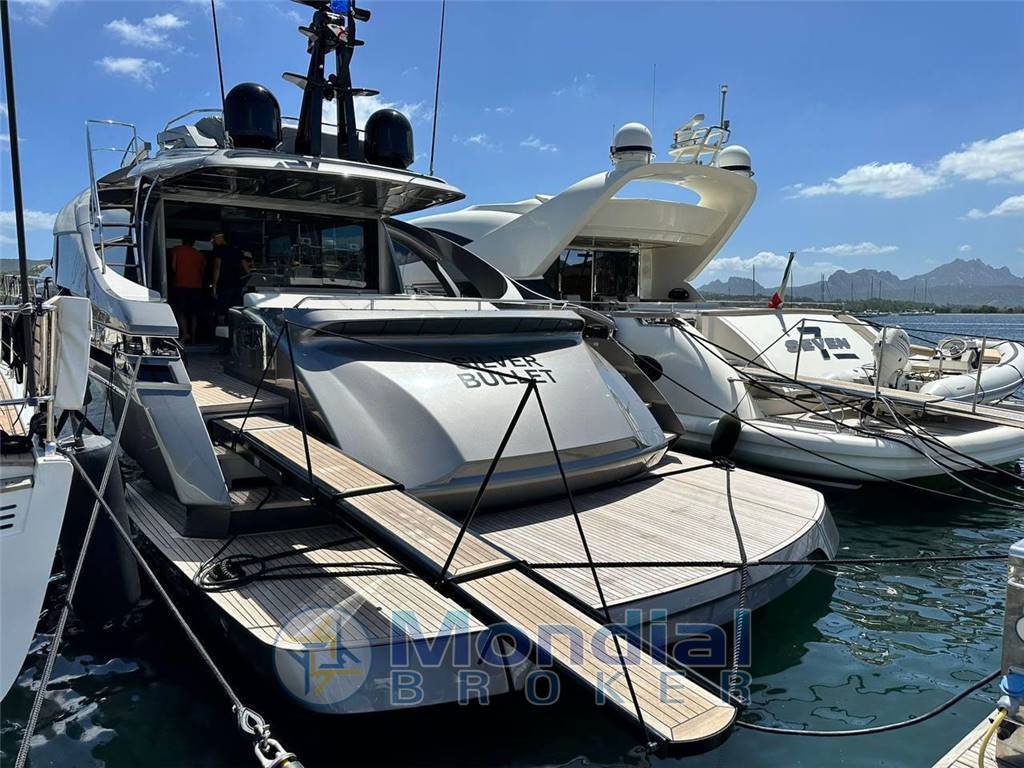 Pershing 8x