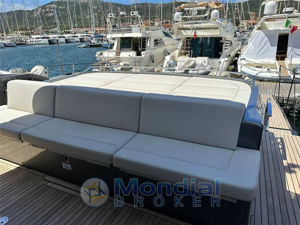 Pershing 8x
