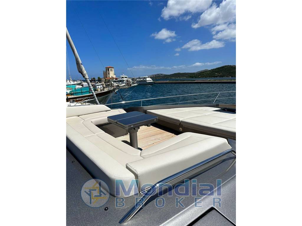 Pershing 8x