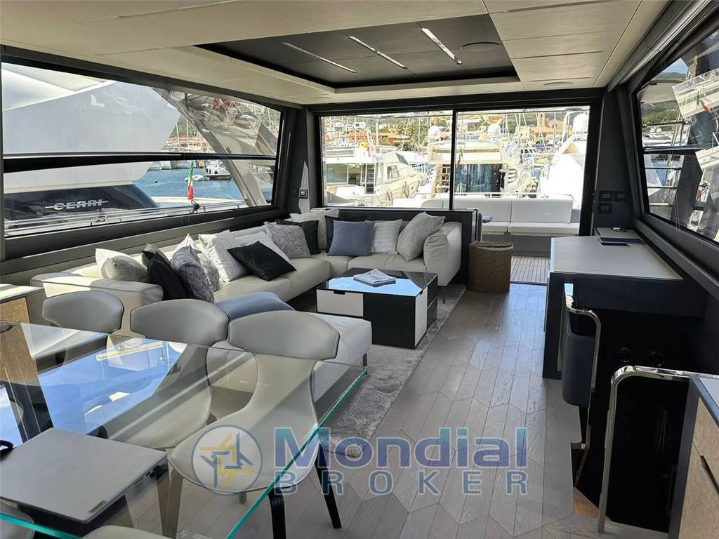 Pershing 8x