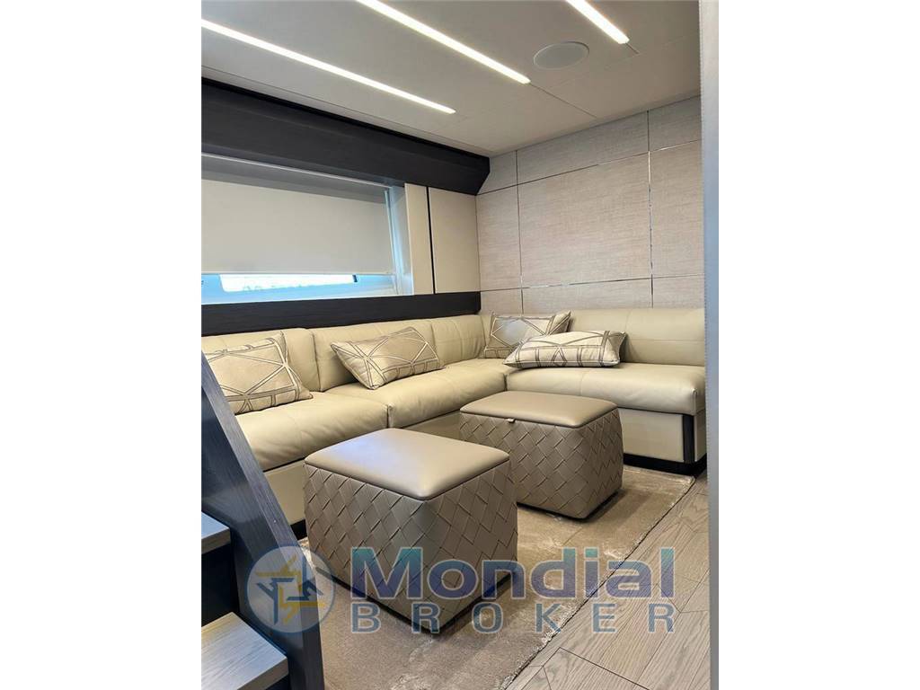 Pershing 8x