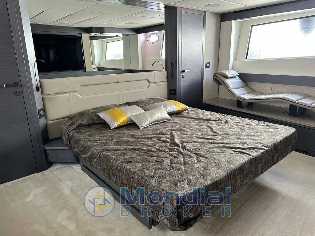 Pershing 8x