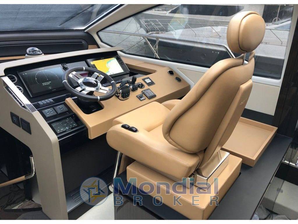 Azimut 77s
