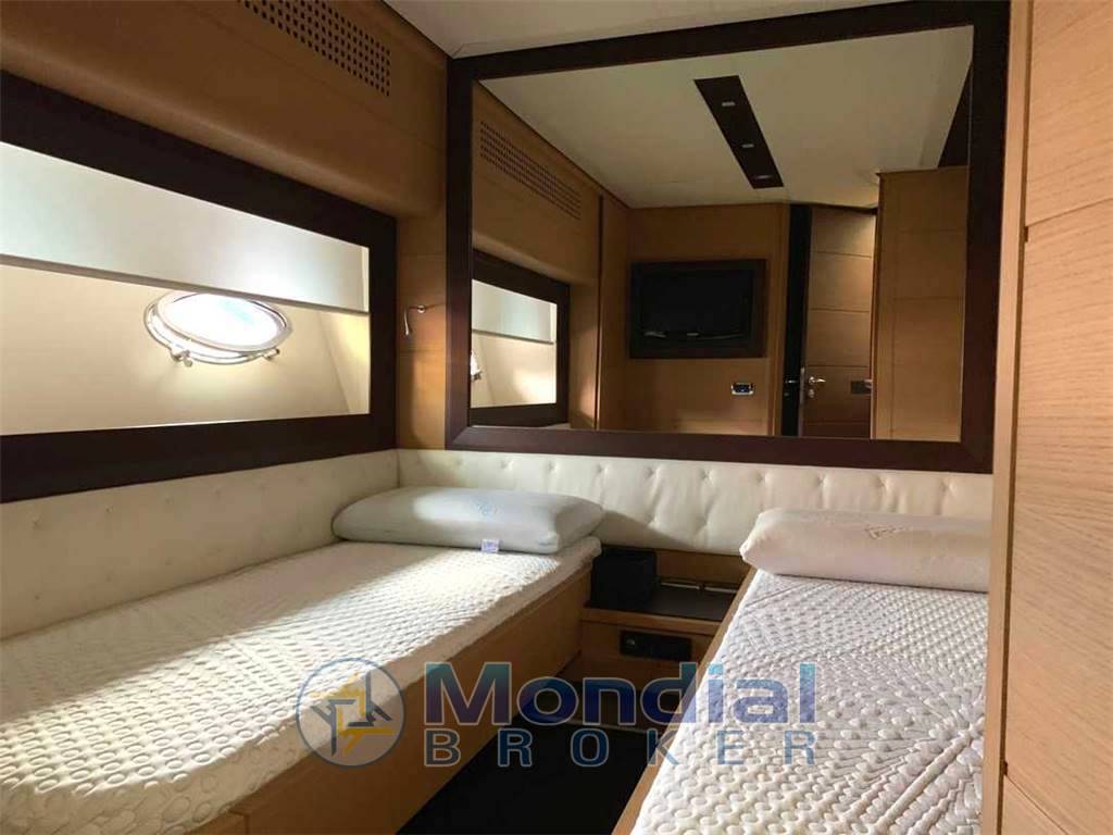 Pershing 72