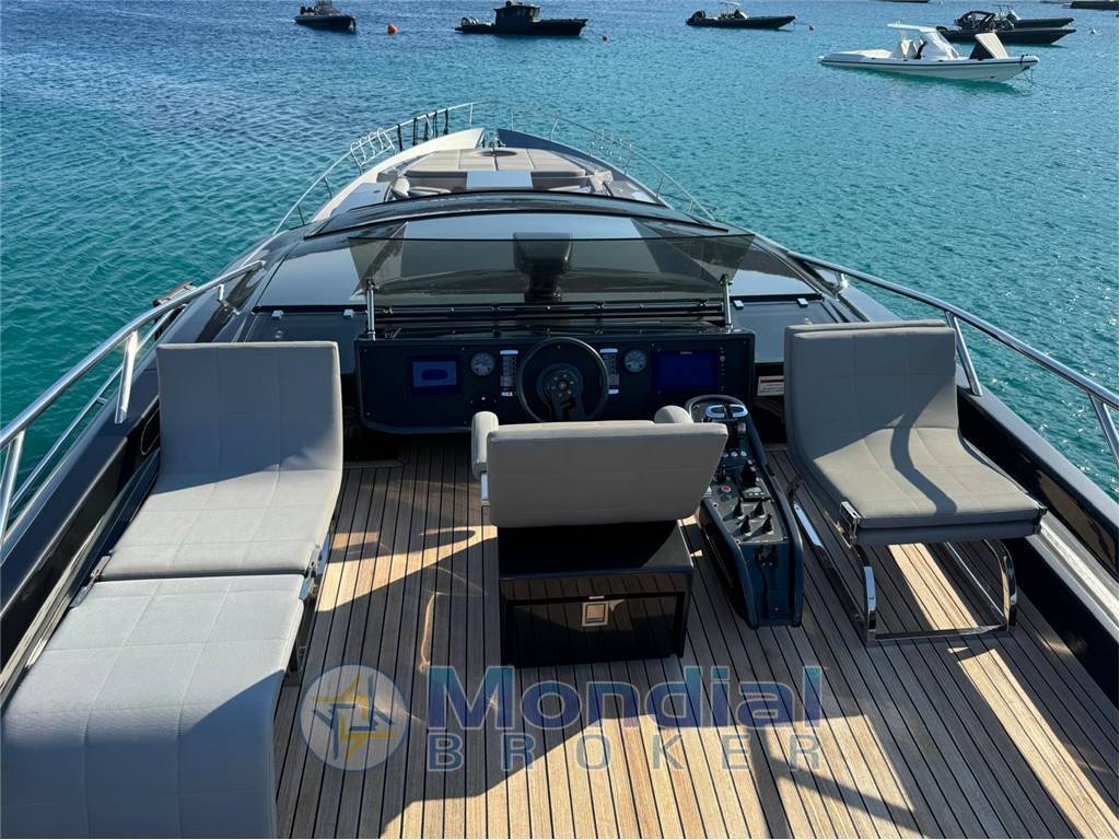 Pershing 82 vhp