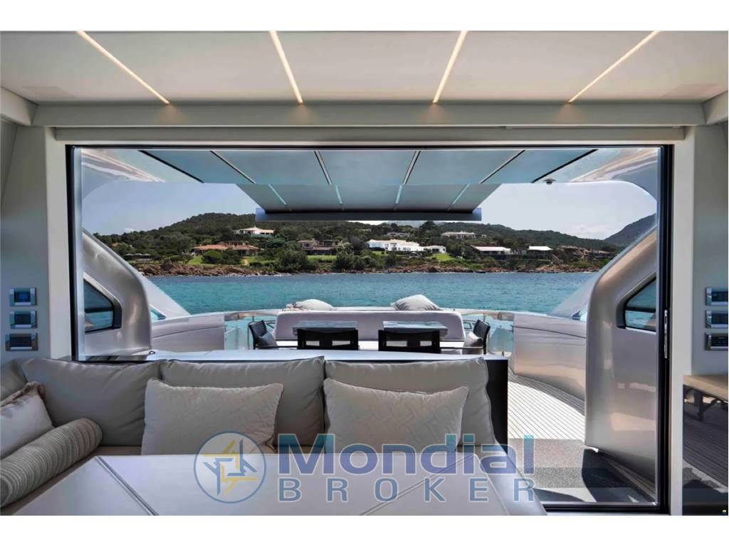 Pershing 70