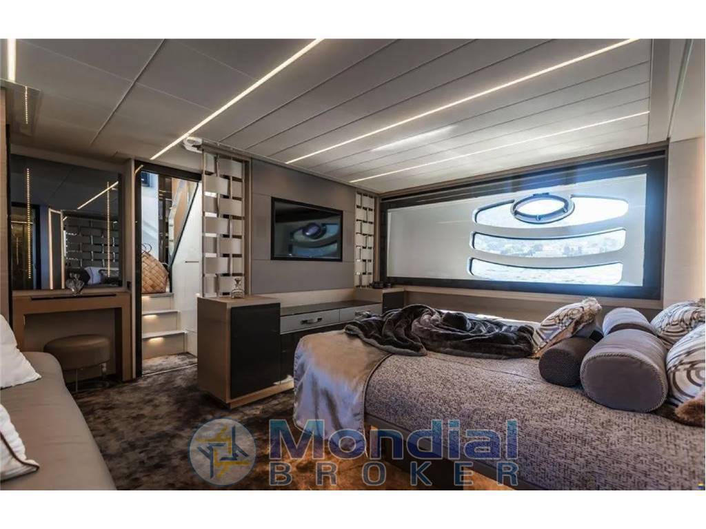 Pershing 70