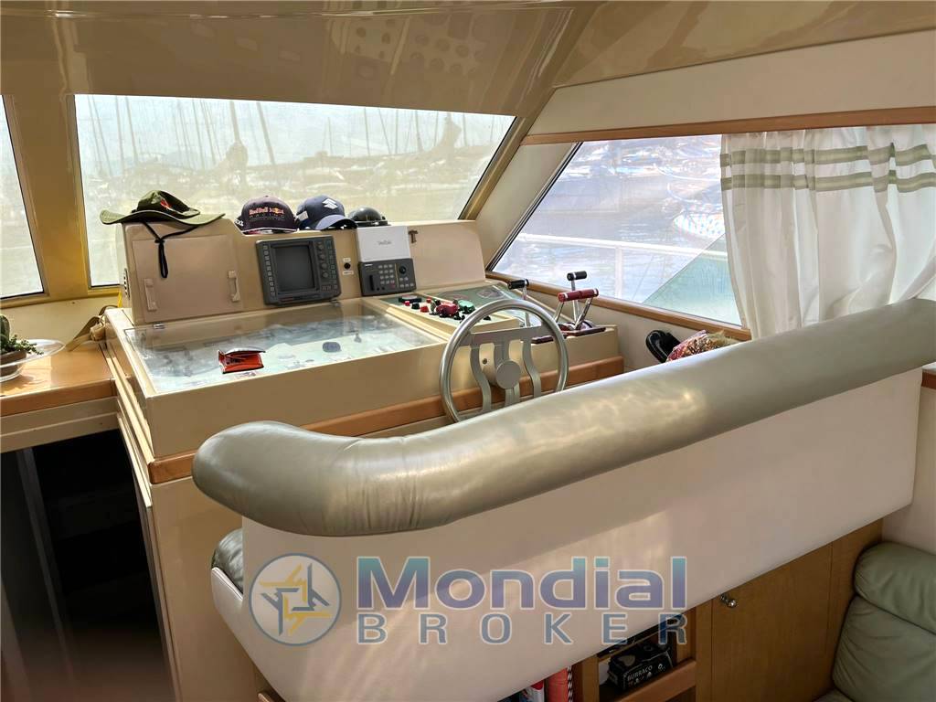 Ferretti 39