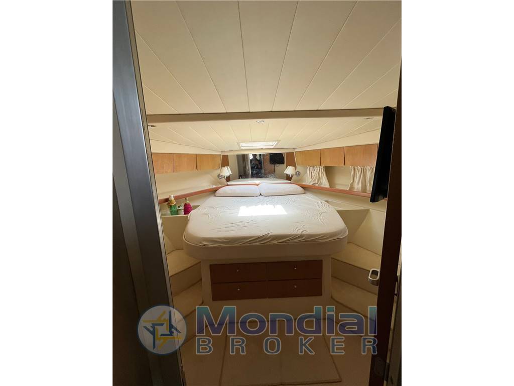 Ferretti 39