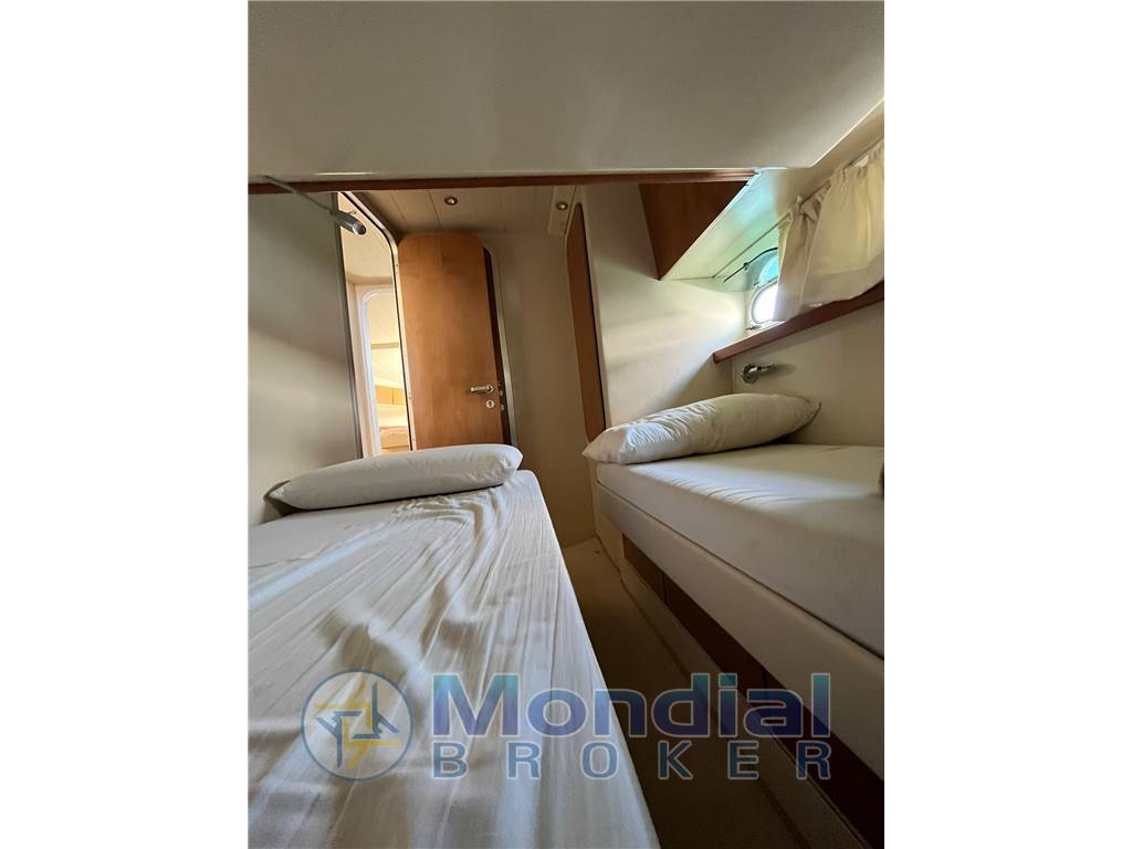 Ferretti 39