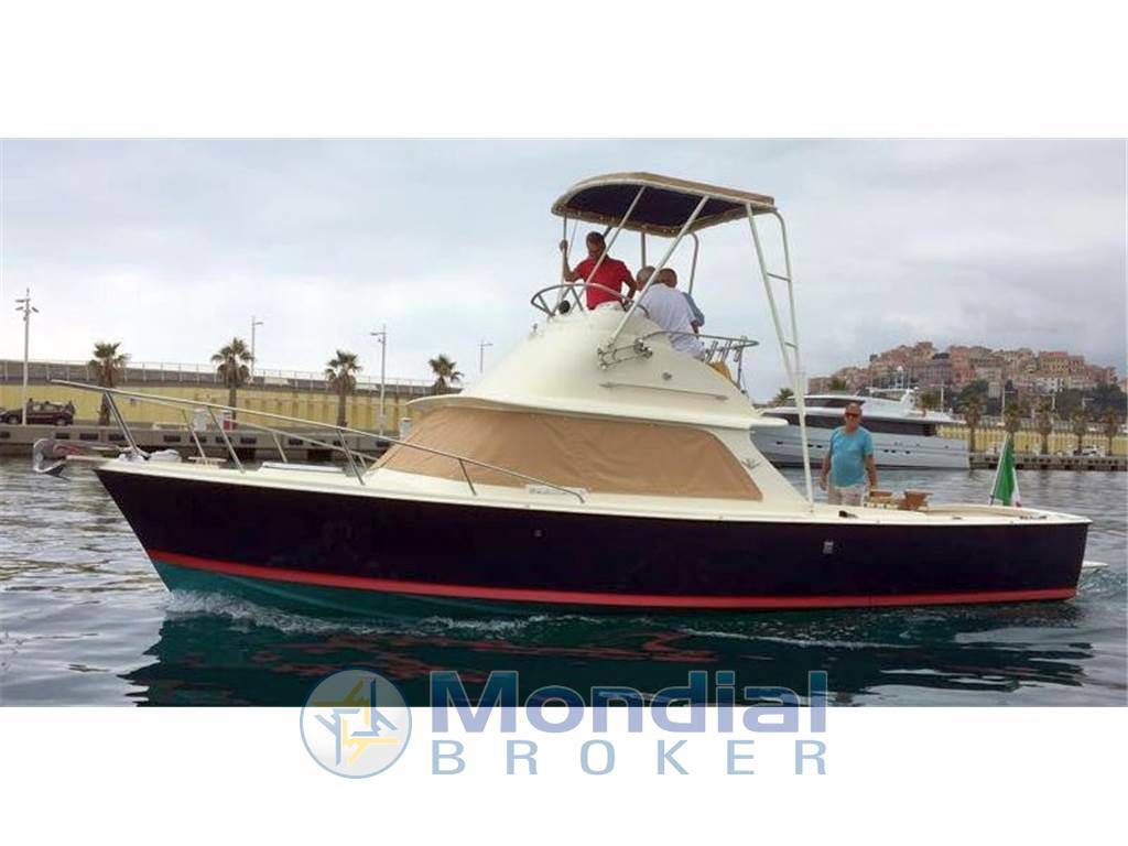 Bertram 31 flybridge cruiser
