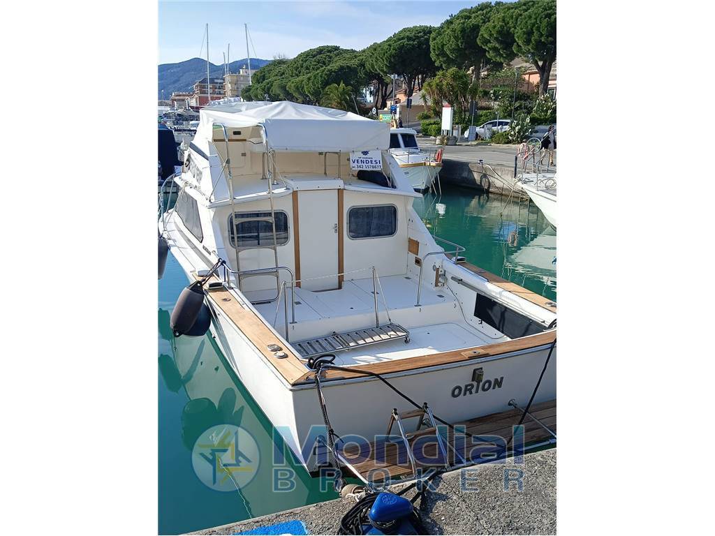 Bertram Convertible 28