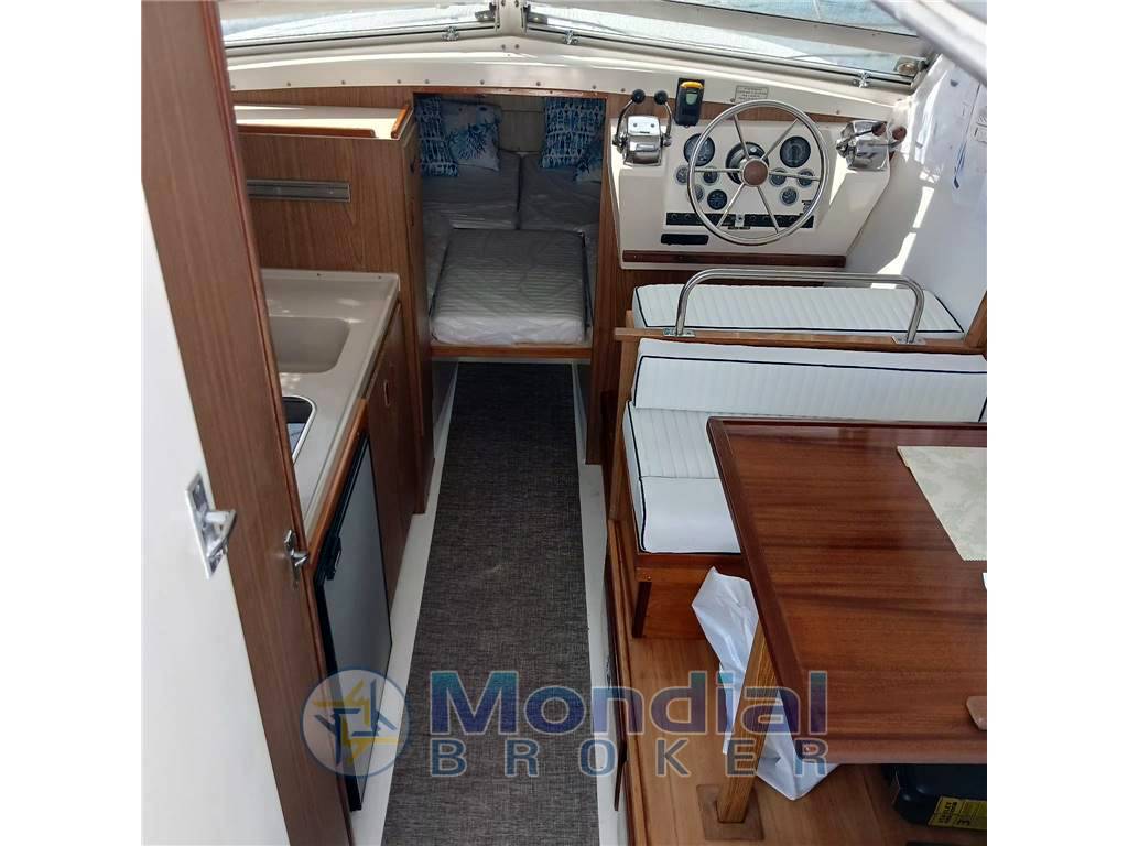 Bertram Convertible 28