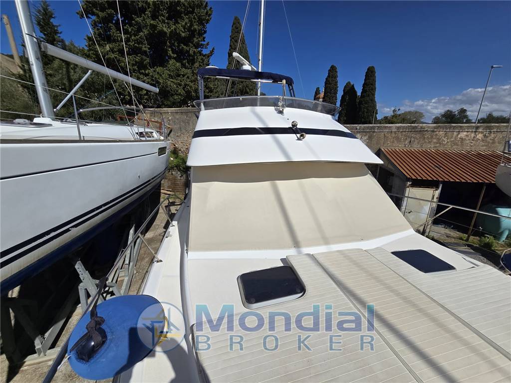 Riviera aus 35 fly blue water