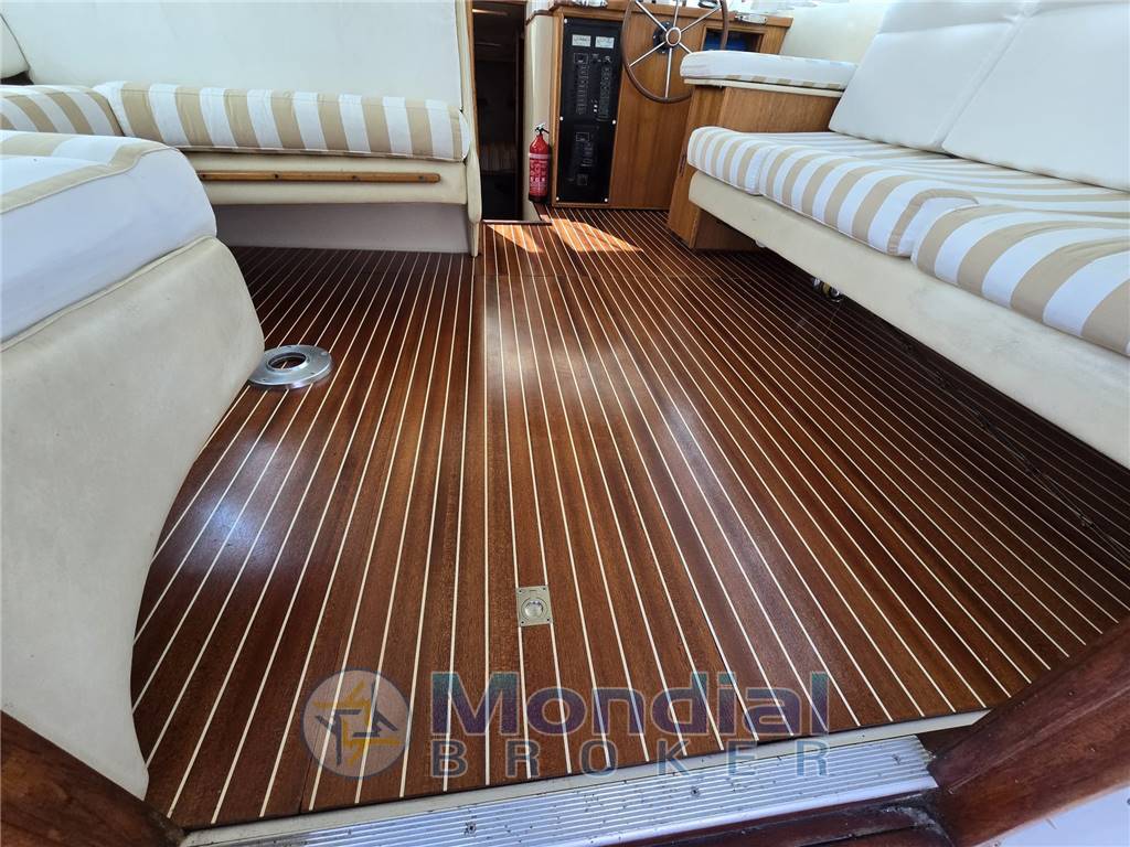 Riviera aus 35 fly blue water