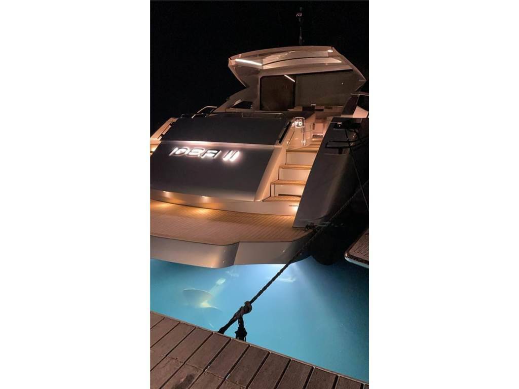 Pershing 64'