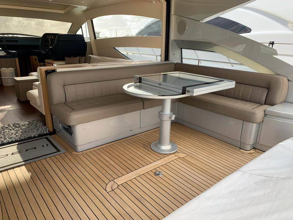 Pershing 64'