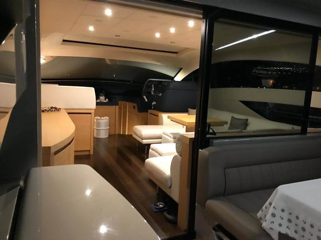 Pershing 64'