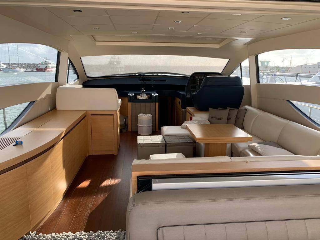 Pershing 64'