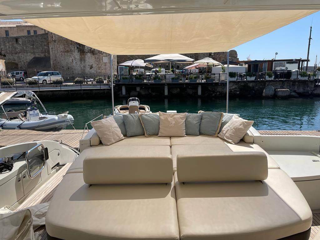 Azimut 68s