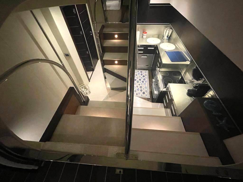 Azimut 68s