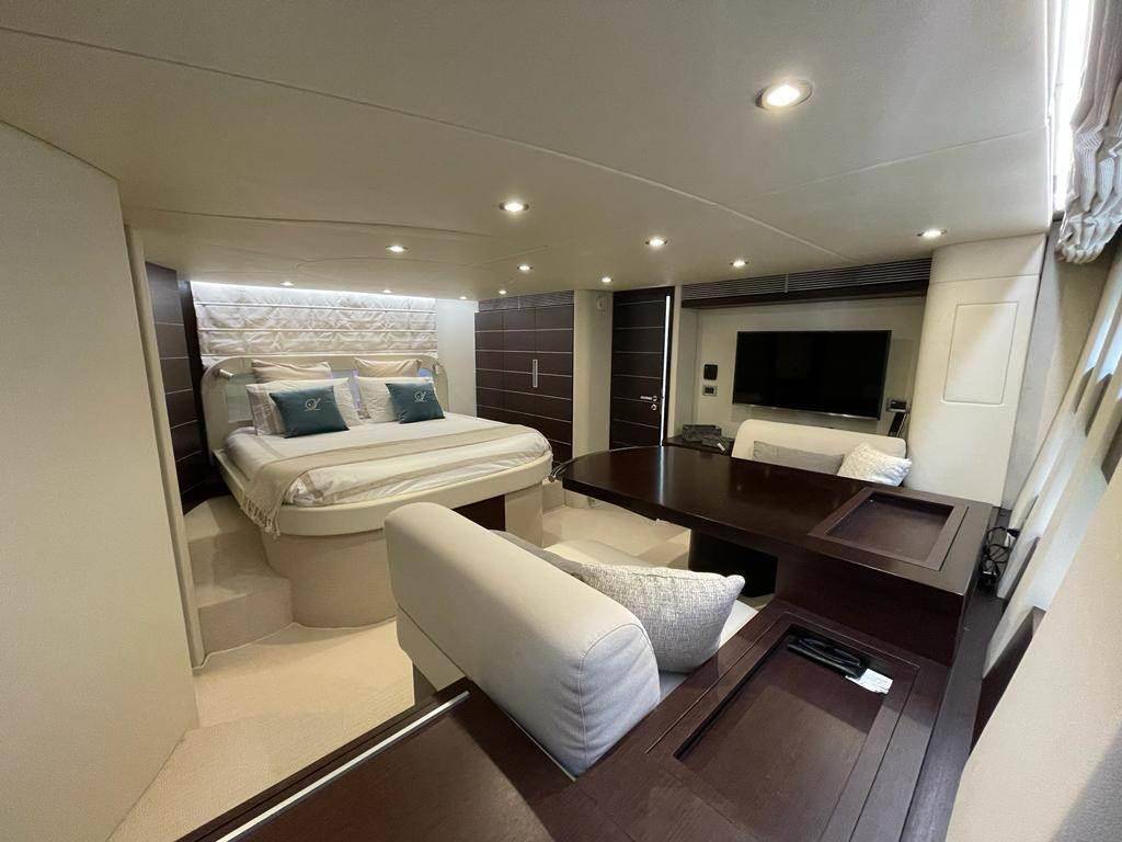 Azimut 68s