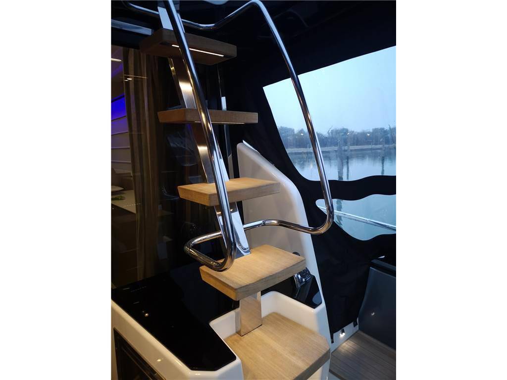 Cranchi E 52s