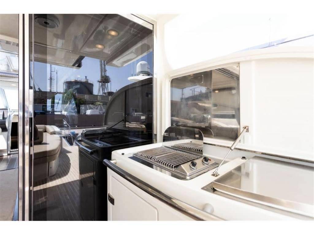 Azimut 68s