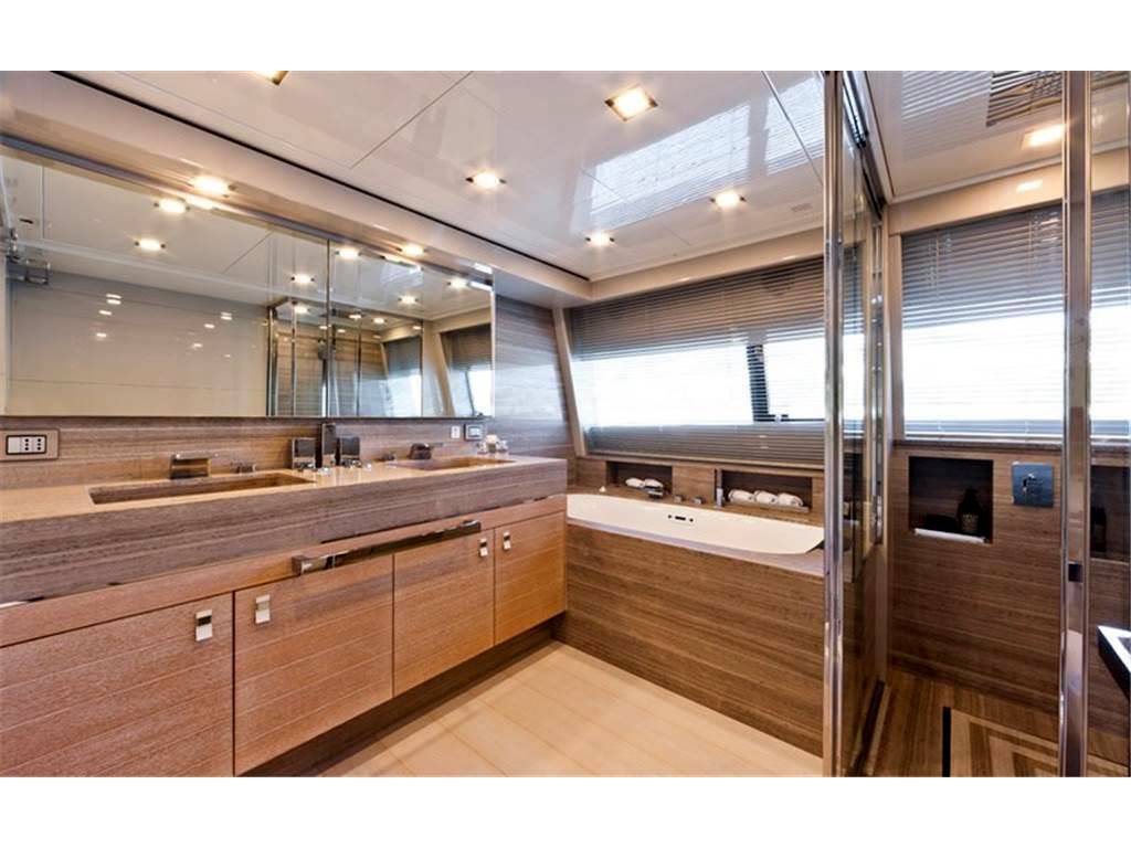 Custom line Navetta 33 crescendo