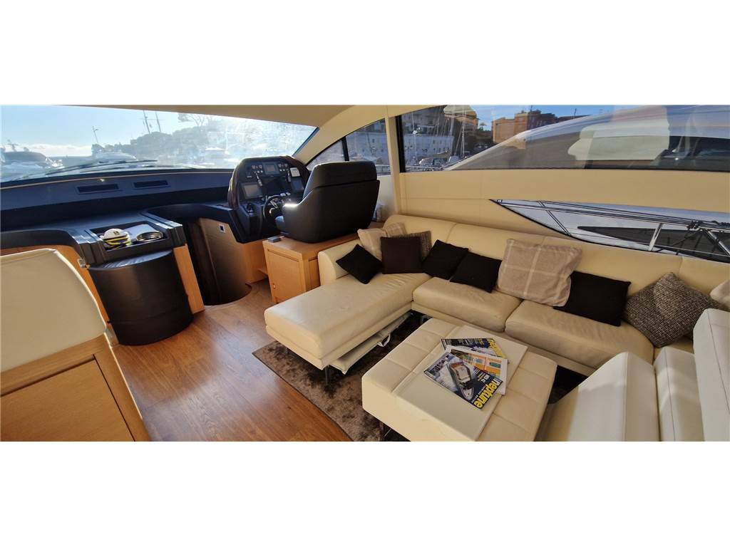 Pershing 64'