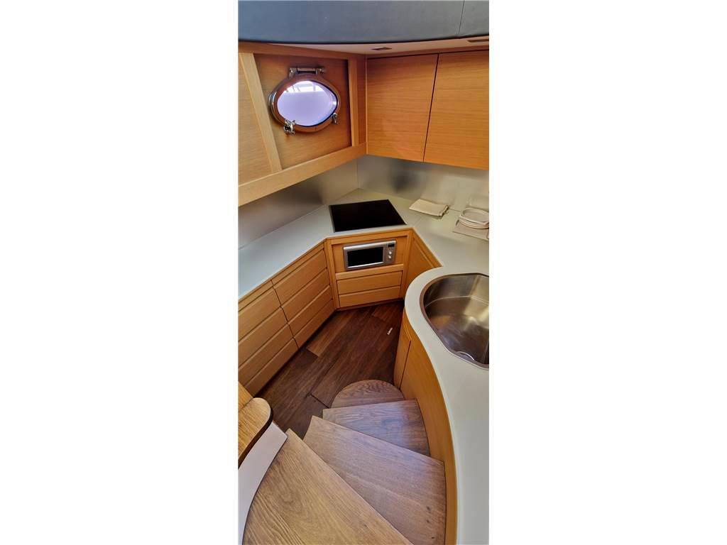 Pershing 64'