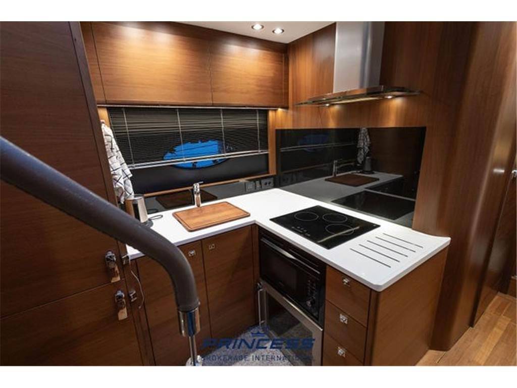 Princess yachts V 48