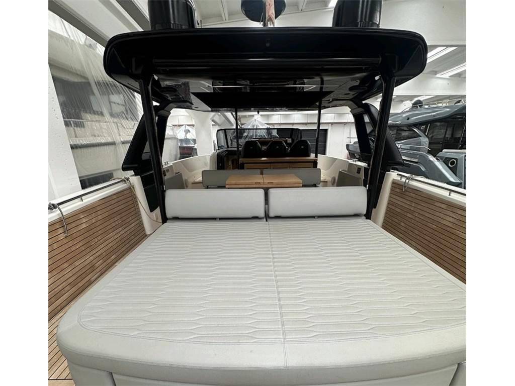 Cranchi A46 luxury tender