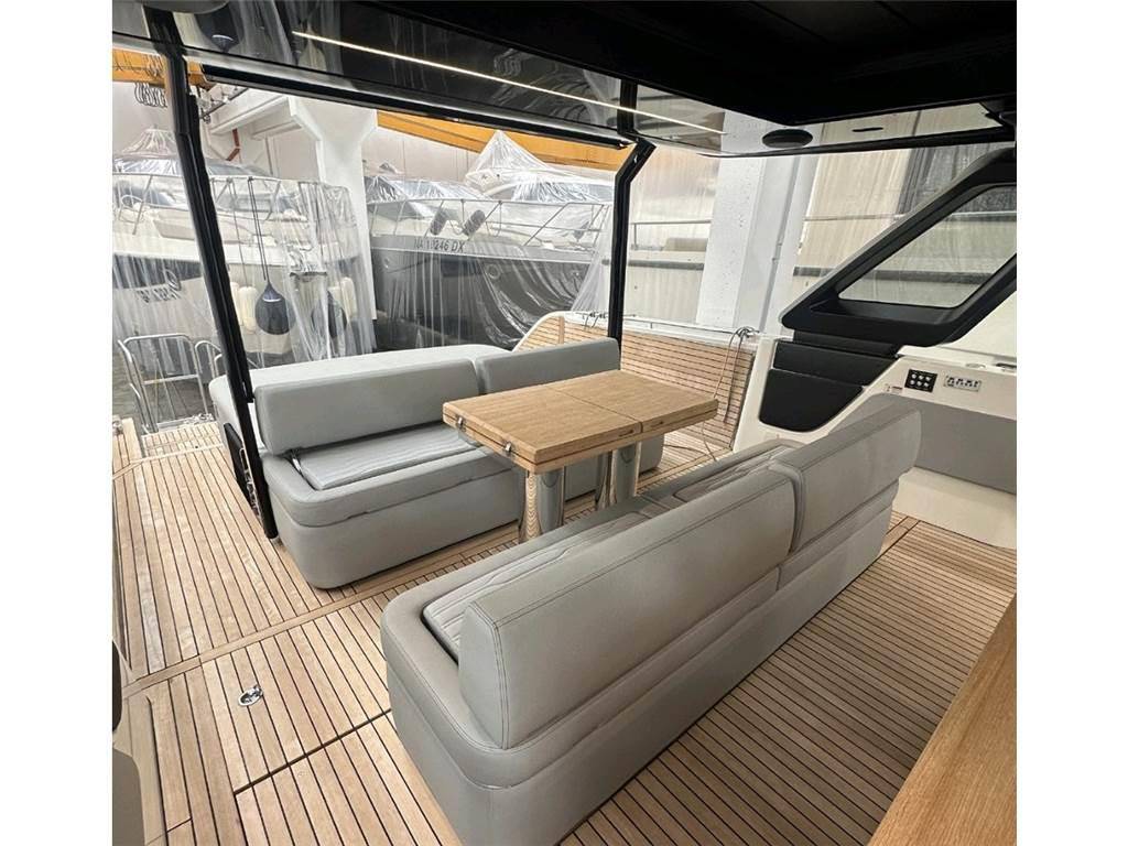 Cranchi A46 luxury tender