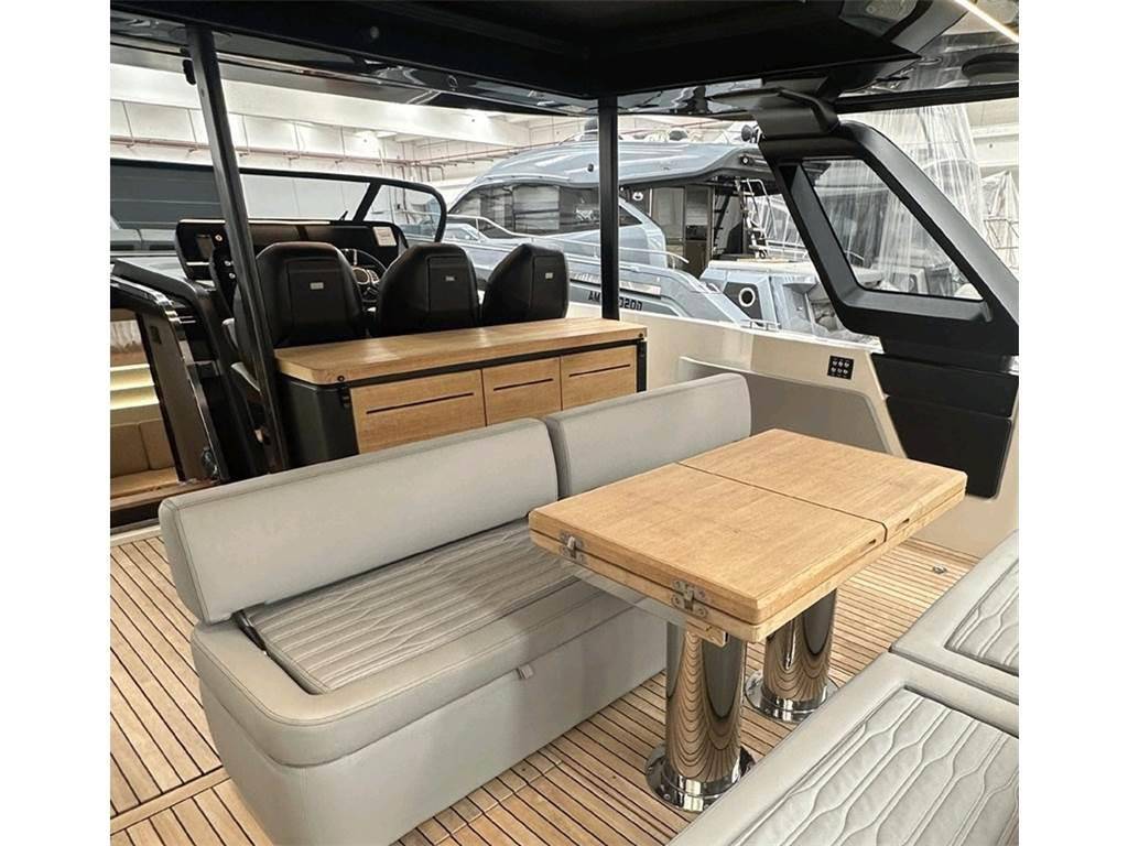 Cranchi A46 luxury tender