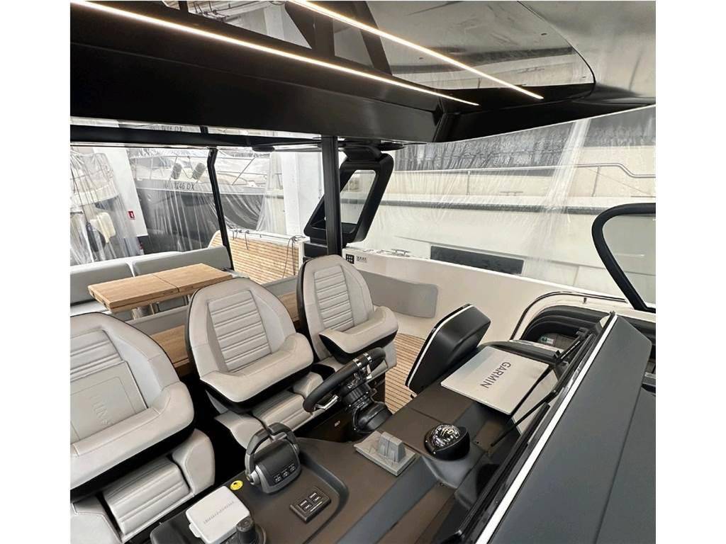 Cranchi A46 luxury tender