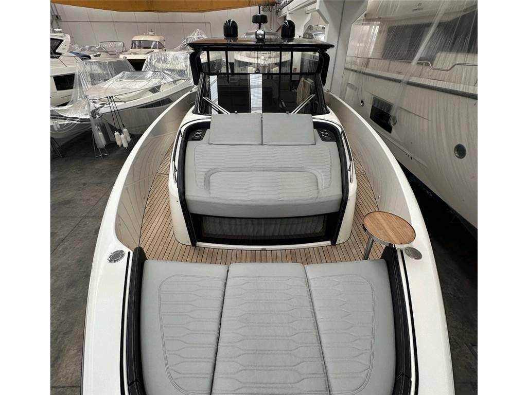 Cranchi A46 luxury tender