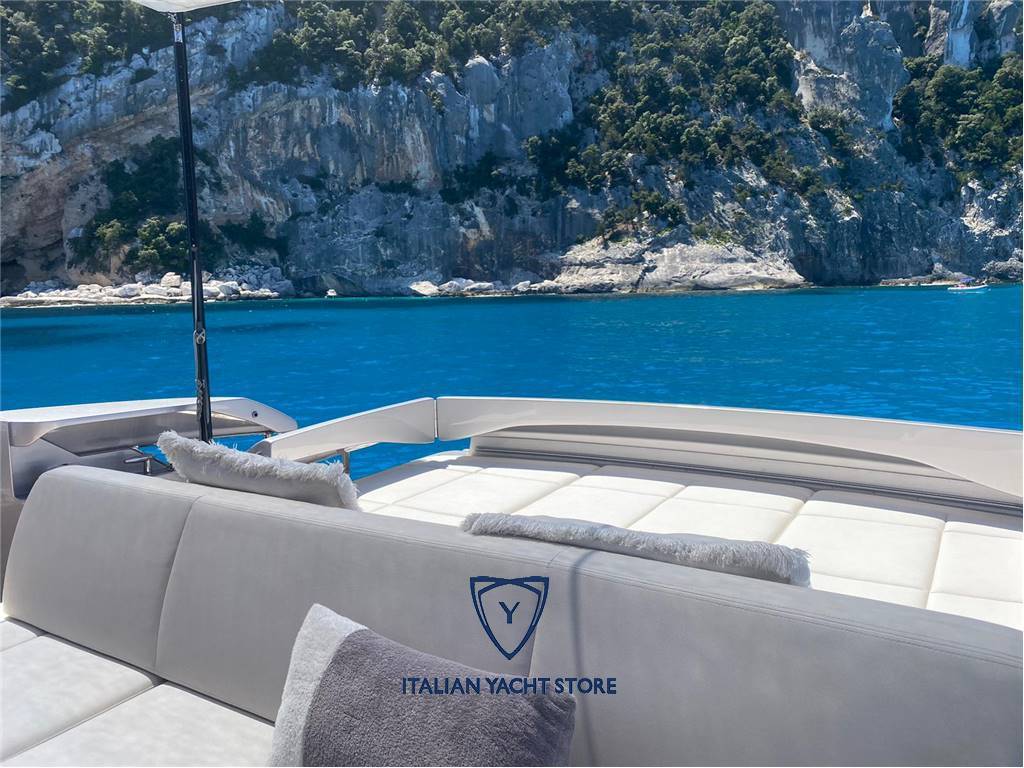 Pershing 62