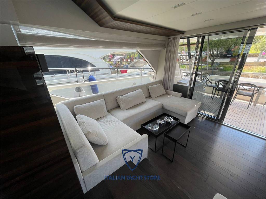 Ferretti yachts 670