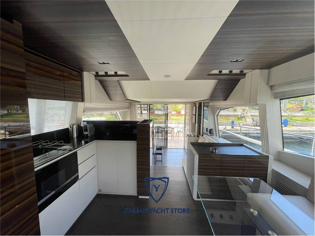 Ferretti yachts 670