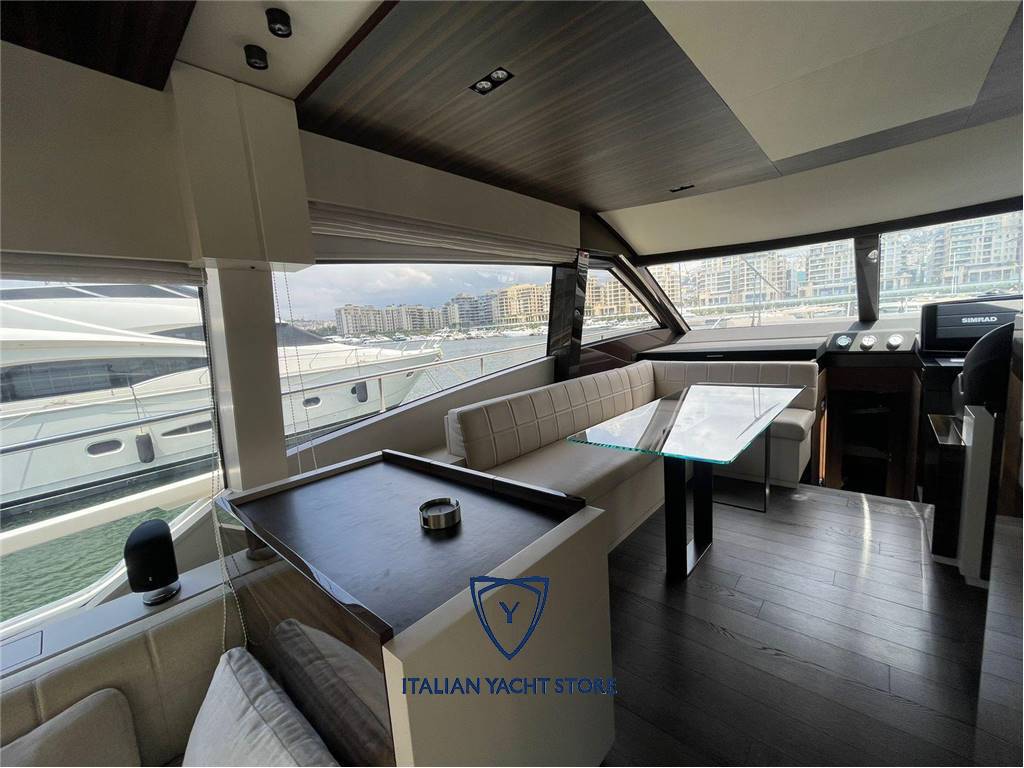 Ferretti yachts 670