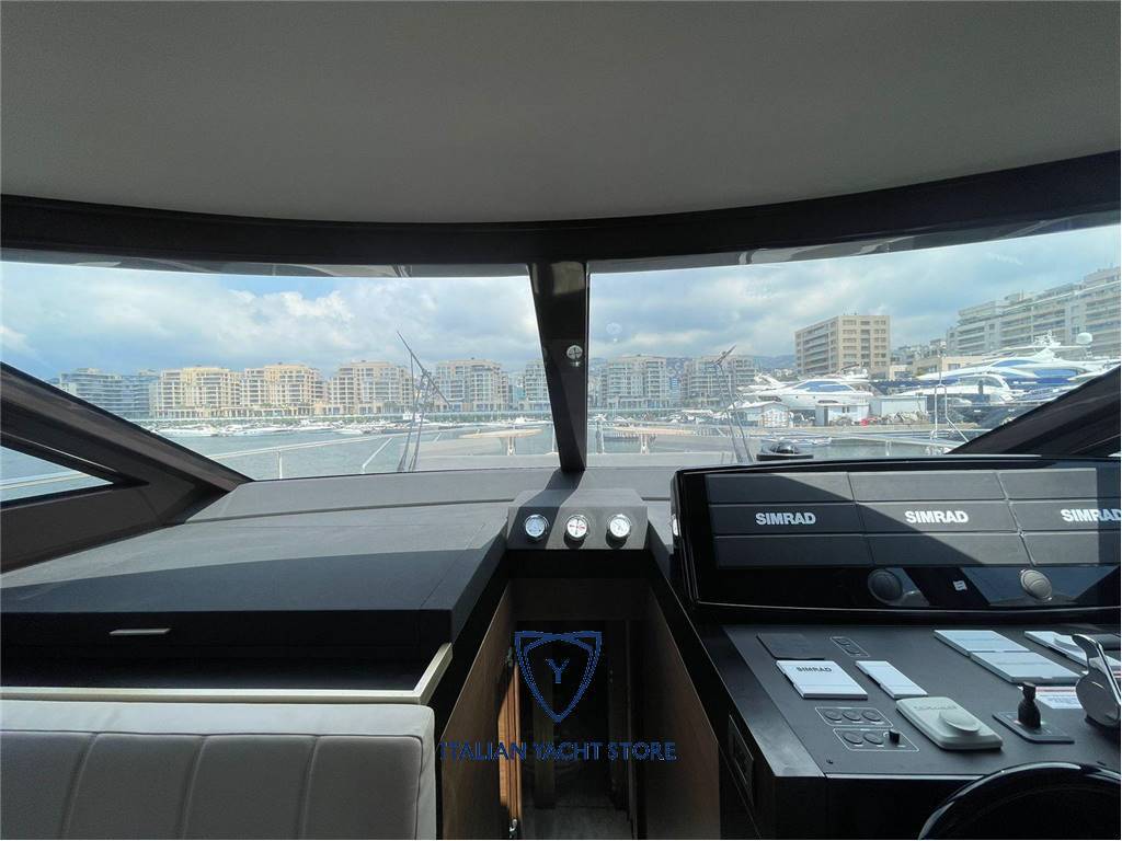 Ferretti yachts 670