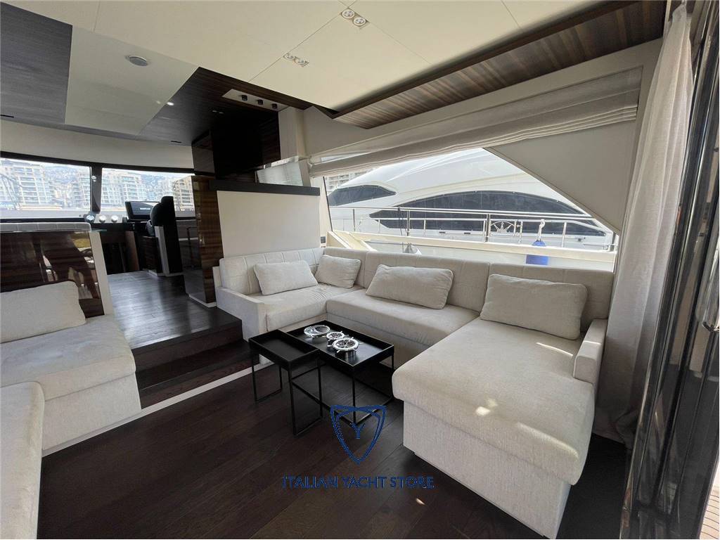 Ferretti yachts 670
