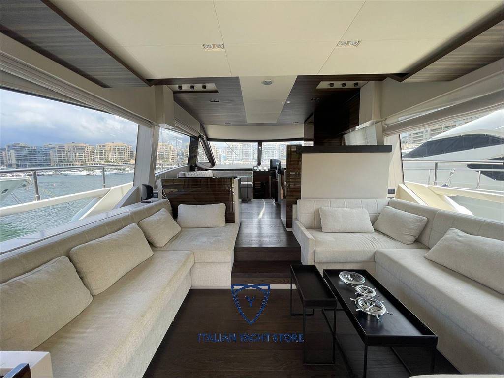 Ferretti yachts 670