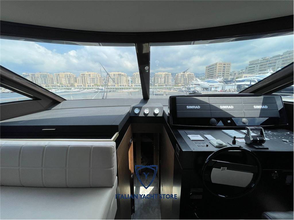 Ferretti yachts 670