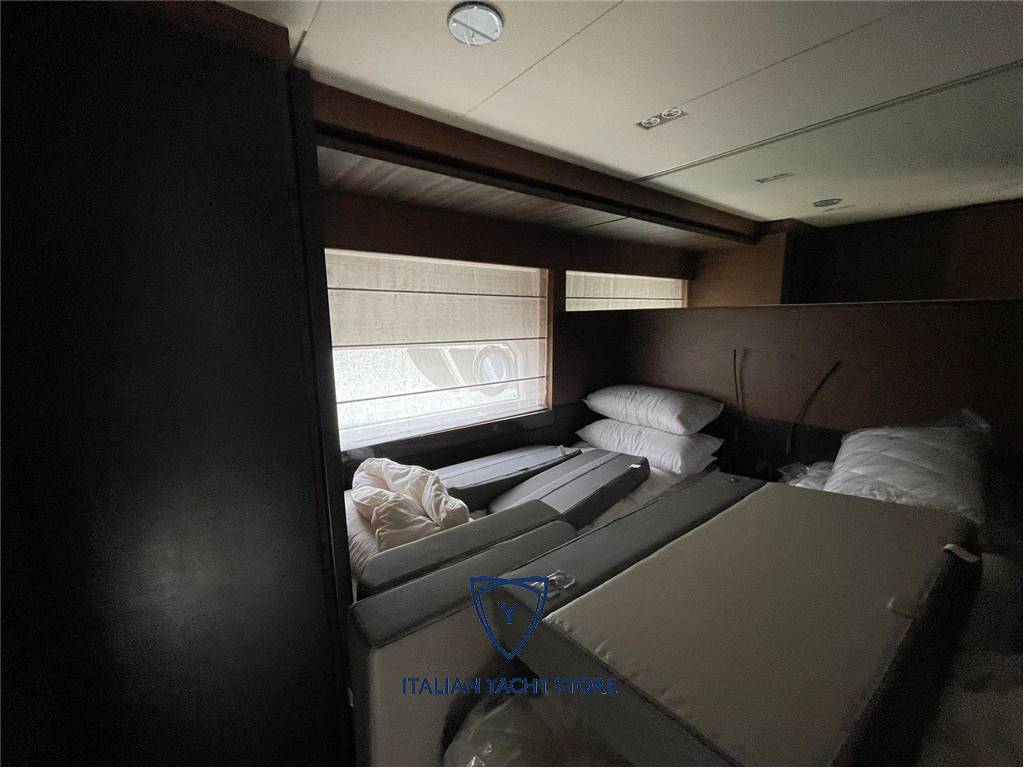 Ferretti yachts 670