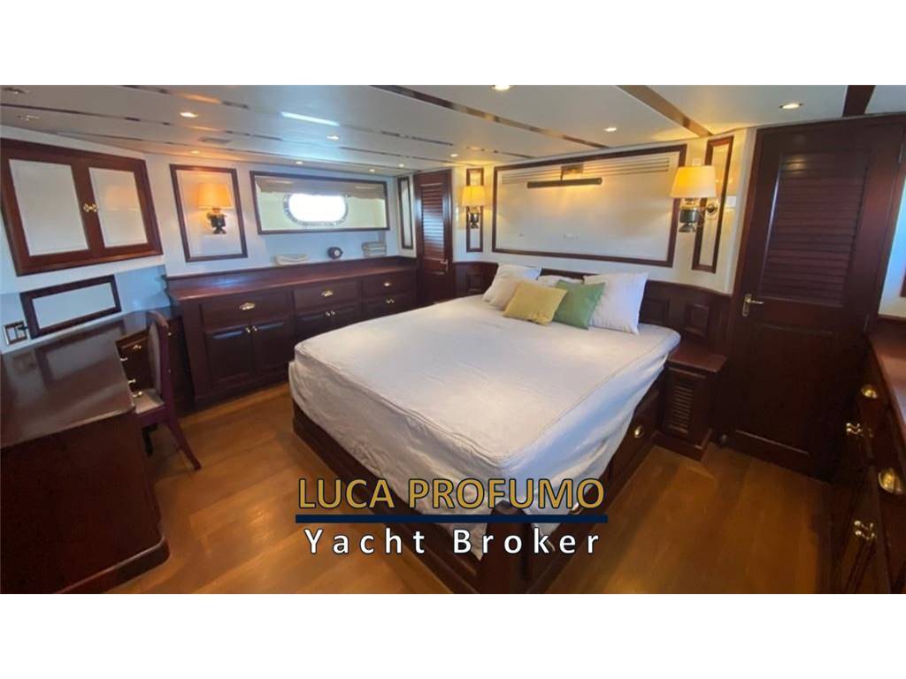 Hatteras 70 my