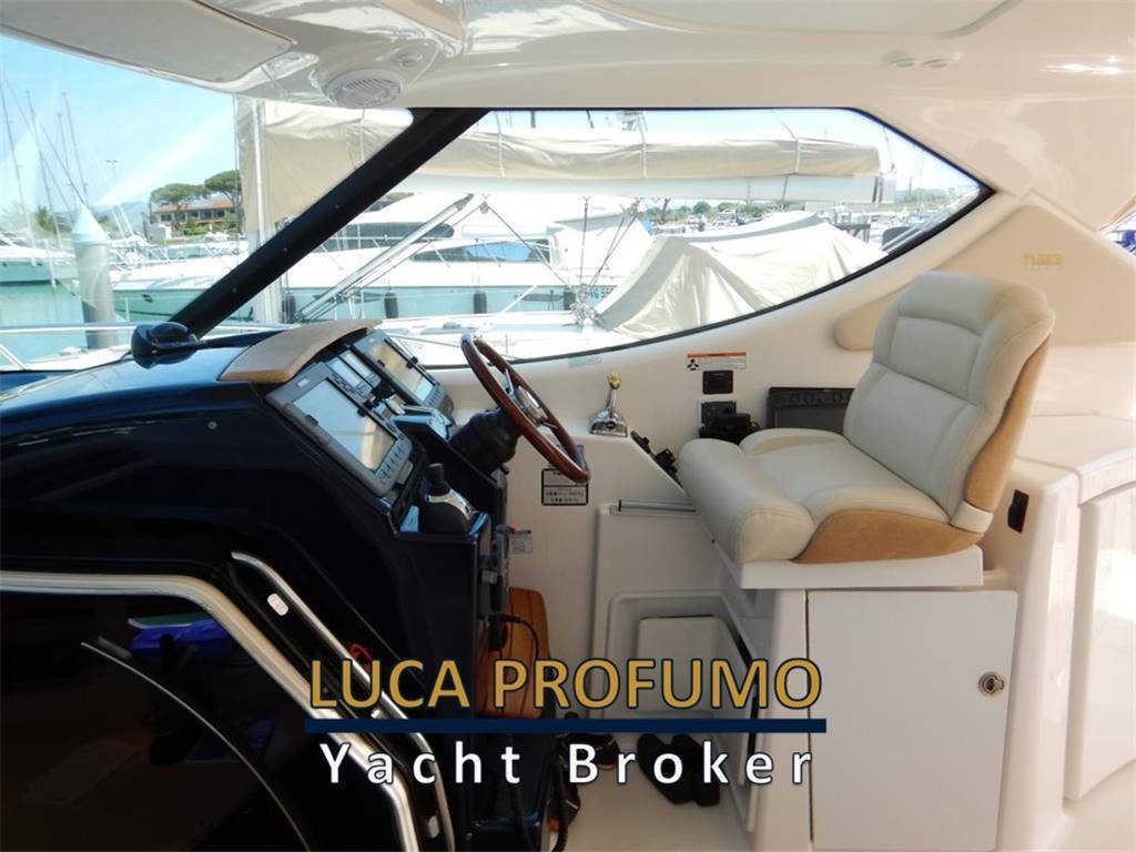 Tiara yachts 3900 sovran