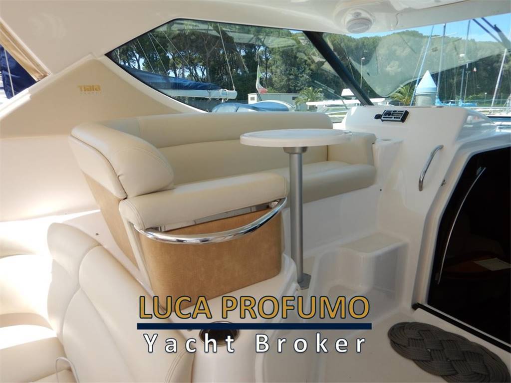 Tiara yachts 3900 sovran