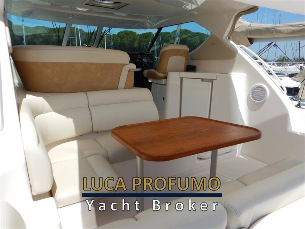 Tiara yachts 3900 sovran